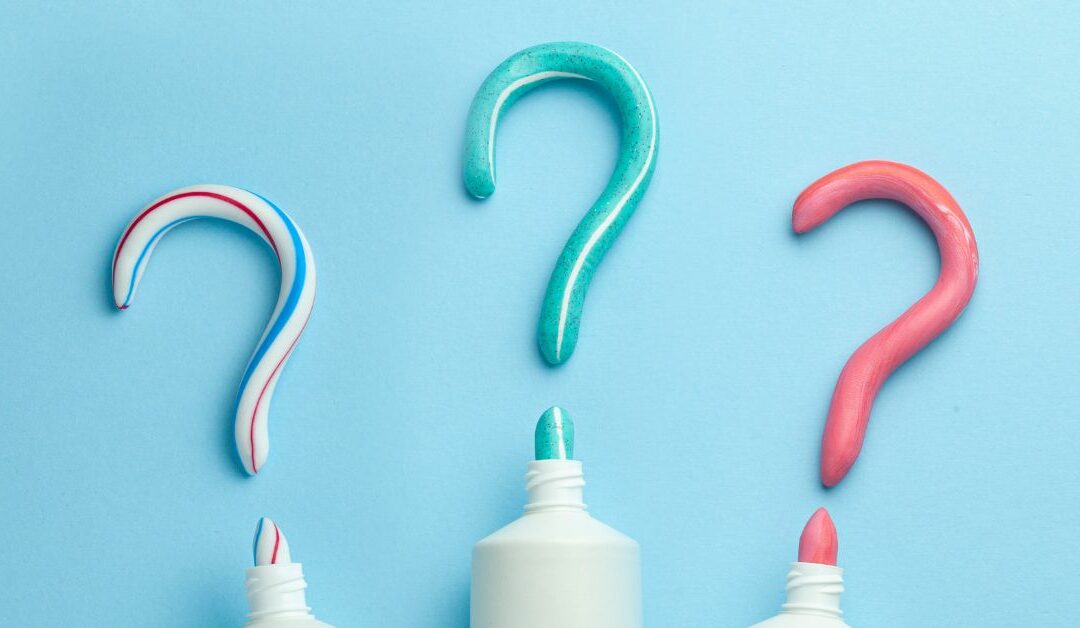 Di cos’è fatto il dentifricio? Una lista degli ingredienti più comuni