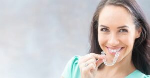 Raddrizzare i denti: quali sono i benefici per la salute dentale?