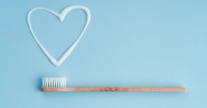 Come mantenere pulito lo spazzolino da denti? 7 consigli