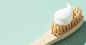 Как зубная паста помогает при повышенной чувствительности зубов?