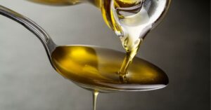 Oil Pulling for teeth and gums: what it is, how to do it, risks and benefits